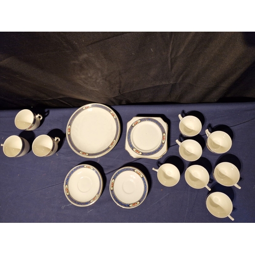 461 - Matching ceramic set with cups and saucers.