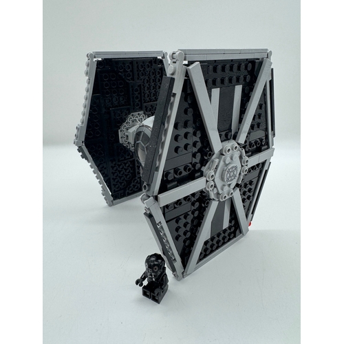 400 - LEGO: prebuilt Star Wars Imperial TIE Fighter (75300) including instructions and mini-figure