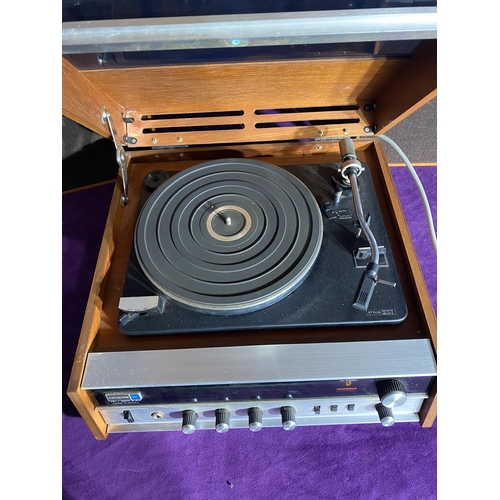 113 - Hitachi 311 record player and speakers