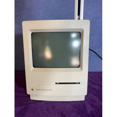 139 - Apple Macintosh Performa 200 Model M4150