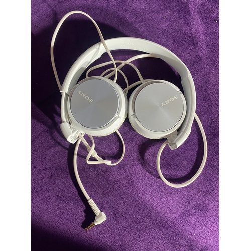 172 - A collection of headphones