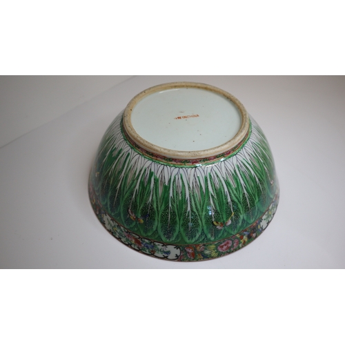 3 - 20th Century Chinese Export Large polycrome porcelain basin painted to interior and exterior with bu... 