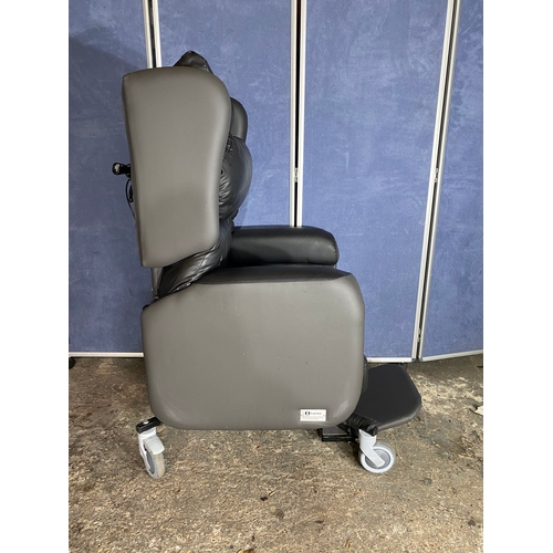 220 - Lento adjustable mobility chair