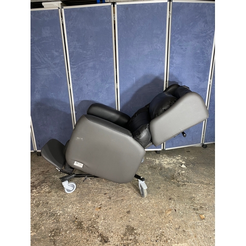 220 - Lento adjustable mobility chair