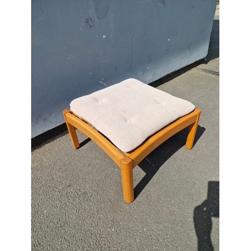 303 - Ercol Poufee/Footrest