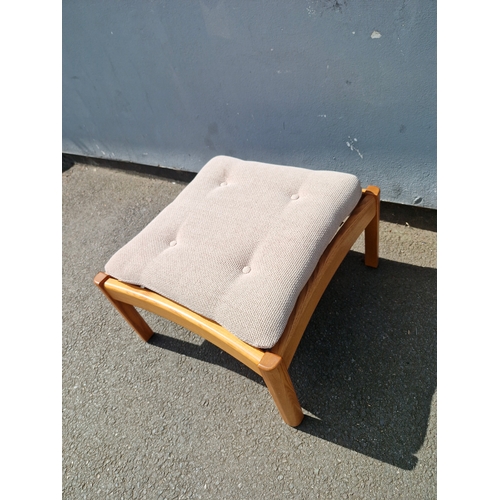 303 - Ercol Poufee/Footrest