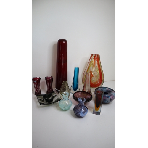 42 - Quantity of Murano and studio glass