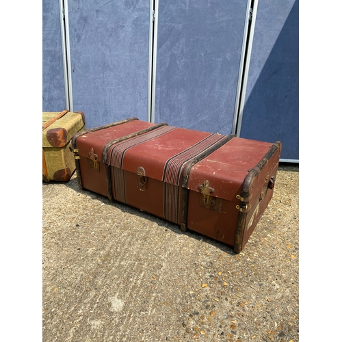 323 - Two vintage storage/travel trunks

Dimensions provided in images of largest fro reference.