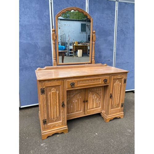 433 - Lovely Oak vintage dressing table. 

Please see images for all dimensions.