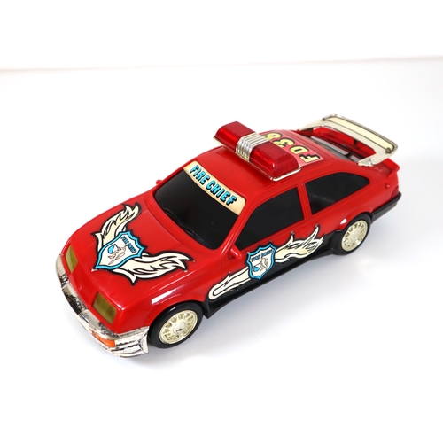 162 - Vintage 1990's Weina Fire Chief Friction Car