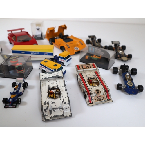 80 - Collection of various cased & loose die cast model racers / F1 / Grand Prix models / helmets includi... 