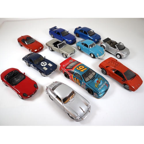 89 - Collection of 1:24 scale die-cast metal model cars