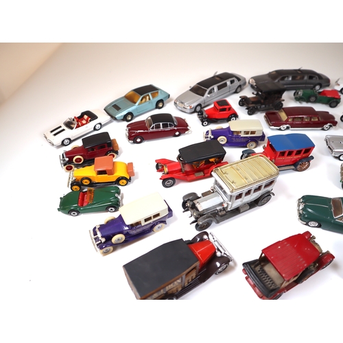 102 - Collection of Loose Die-Cast Metal Corgi, Matchbox Lledo + other model cars / vehicles