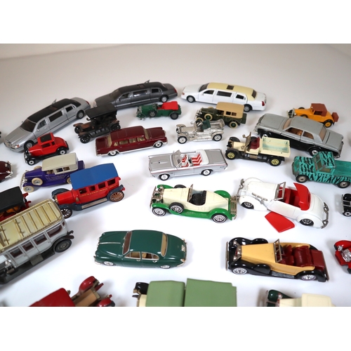 102 - Collection of Loose Die-Cast Metal Corgi, Matchbox Lledo + other model cars / vehicles