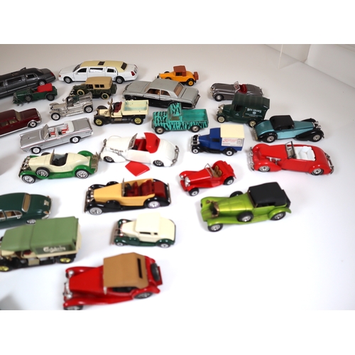 102 - Collection of Loose Die-Cast Metal Corgi, Matchbox Lledo + other model cars / vehicles