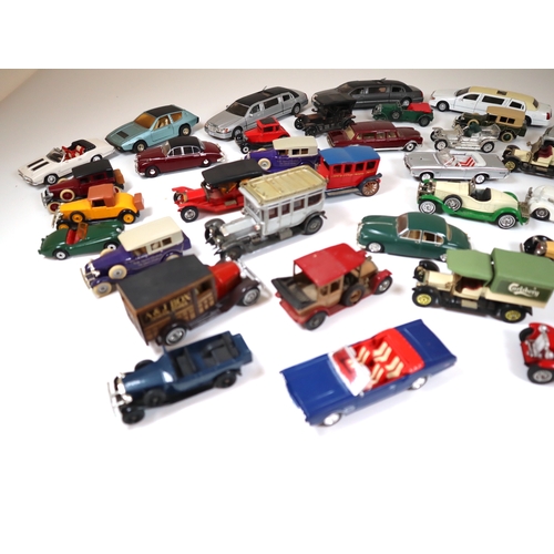 102 - Collection of Loose Die-Cast Metal Corgi, Matchbox Lledo + other model cars / vehicles