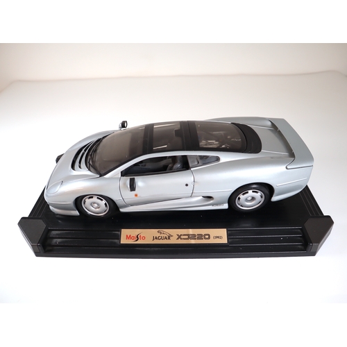 121 - 1:12 Scale Maisto Jaguar XJ220 1992 Die cast Model - 16