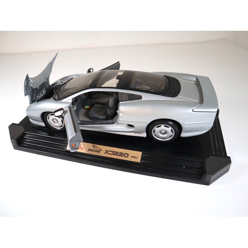 121 - 1:12 Scale Maisto Jaguar XJ220 1992 Die cast Model - 16