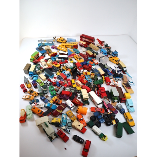 117 - Large quantity of die cast metal toy car from various makers Corgi, Dinky, Lesney, Matchbox etc