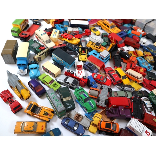 117 - Large quantity of die cast metal toy car from various makers Corgi, Dinky, Lesney, Matchbox etc