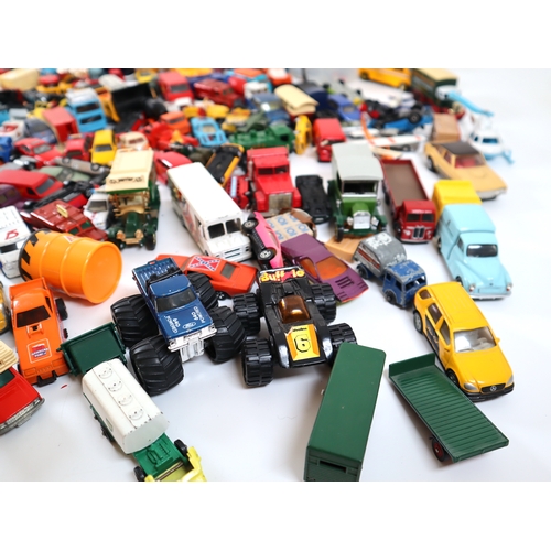 117 - Large quantity of die cast metal toy car from various makers Corgi, Dinky, Lesney, Matchbox etc