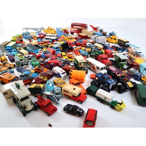 117 - Large quantity of die cast metal toy car from various makers Corgi, Dinky, Lesney, Matchbox etc