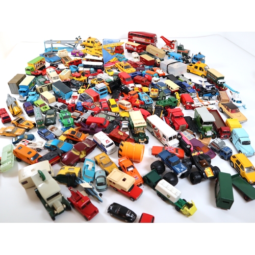 117 - Large quantity of die cast metal toy car from various makers Corgi, Dinky, Lesney, Matchbox etc