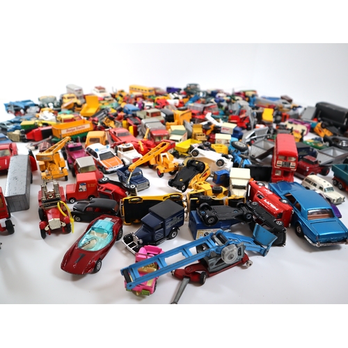 119 - A large quantity of die-cast model cars / vehicles from Corgi, Matchbox, Whizzwheels + others