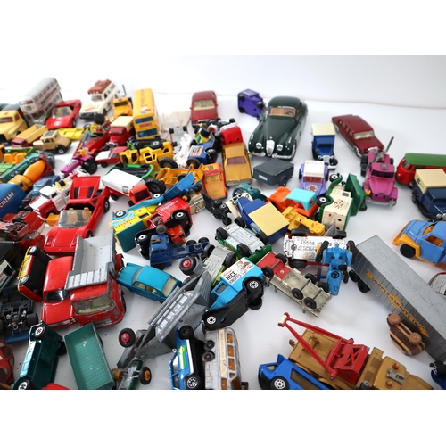 119 - A large quantity of die-cast model cars / vehicles from Corgi, Matchbox, Whizzwheels + others