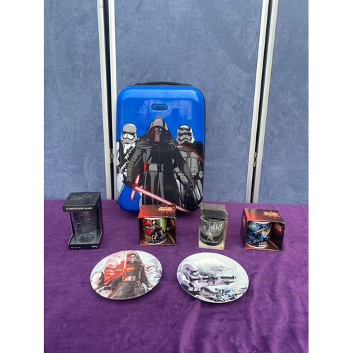 234 - Star ward suitcase and collectable mugs/plates