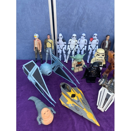 240 - Large collection of Star wars toys