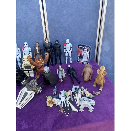 240 - Large collection of Star wars toys