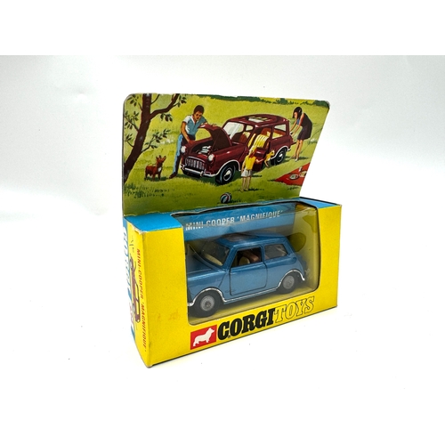 260 - Corgi Toys - 334 Mini Cooper 