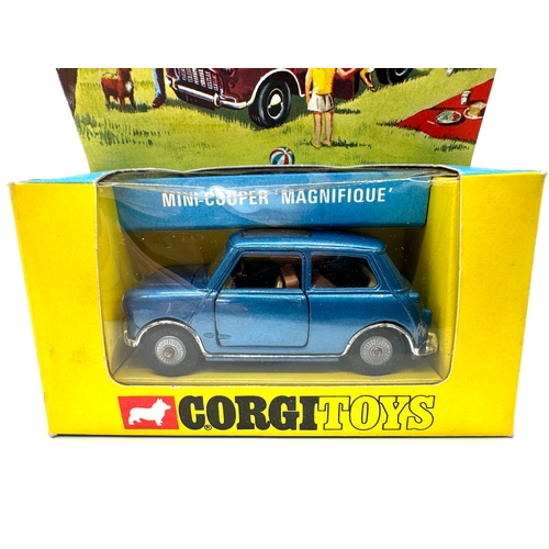 260 - Corgi Toys - 334 Mini Cooper 