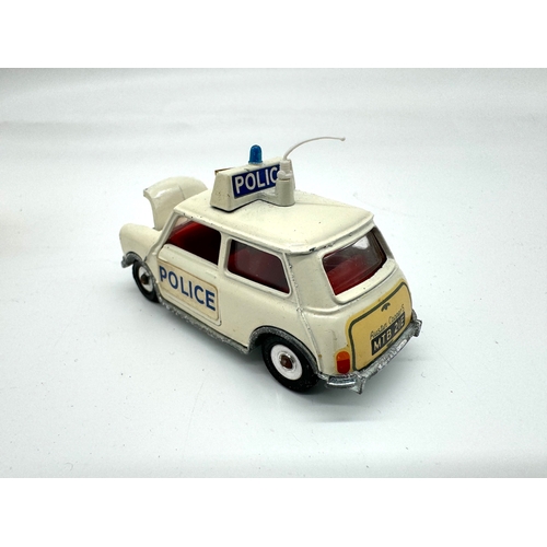 265 - Dinky Toys - 250 Police Mini Cooper in box