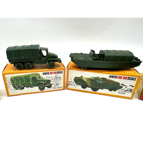 273 - Dinky Toys / Airfix - H0-00 Scales 6x6 Truck & D.U.K.W, No 641 Army I-TON Cargo Truck + 670 Armoured... 