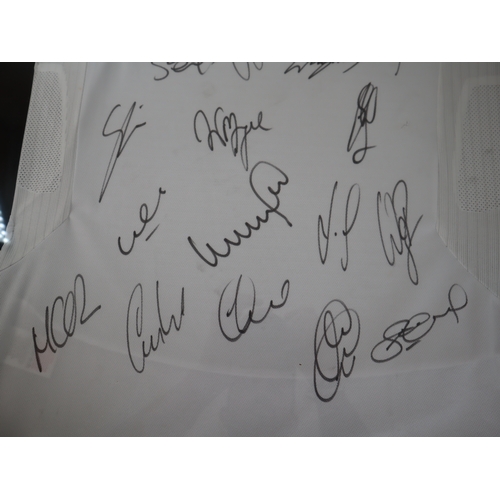 154 - Football - England 2006 Home Jersey Signed by Players inc Frank Lampard, Michael Owen + others Frame... 