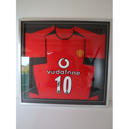 156 - Football - Signed Ruud Van Nistelrooy Manchester United Jersey framed - 73cm x 76cm