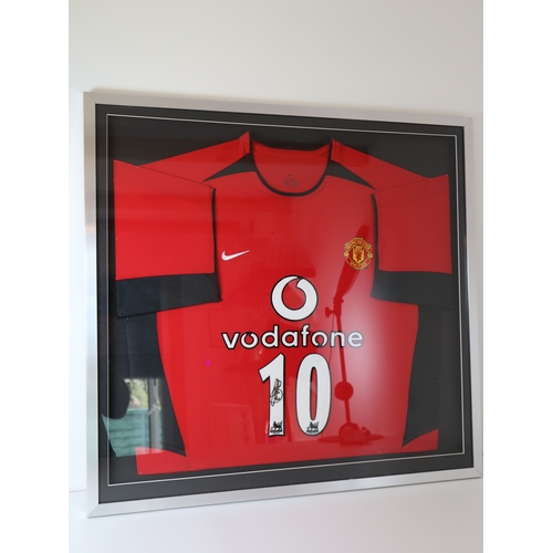 156 - Football - Signed Ruud Van Nistelrooy Manchester United Jersey framed - 73cm x 76cm