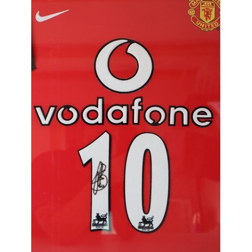 156 - Football - Signed Ruud Van Nistelrooy Manchester United Jersey framed - 73cm x 76cm