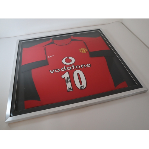 156 - Football - Signed Ruud Van Nistelrooy Manchester United Jersey framed - 73cm x 76cm