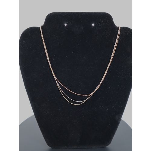 121 - 750 / 18ct Three tone gold necklace 4.4g