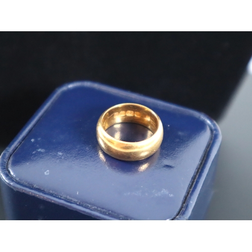 123 - 22ct yellow gold wedding band 8.6g