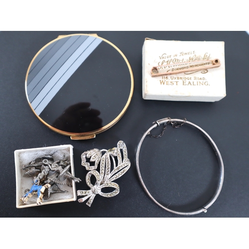 125 - Silver hallmarked bangle, 9ct yellow gold tie bar, Marcel Franck Compact mirror + base metal jewelle... 