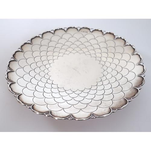 129 - Mappin & Webb Sterling Silver Fruit Dish Sheffield 1932 25cm - 553g