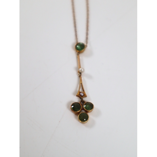 143 - Vintage 15ct yellow gold necklace & pendant with inset Peridot stones & Pearl - 3.6g