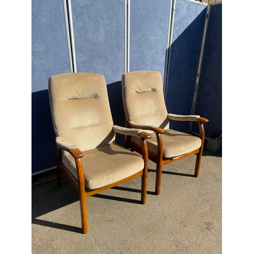 816 - A pair of upholstered Parker Knoll arm chairs