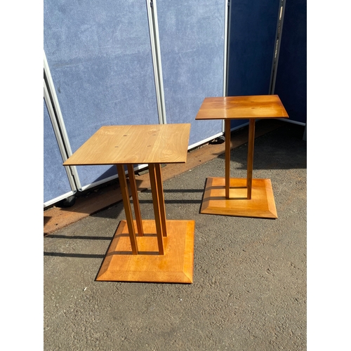 818 - A pair of speaker stands