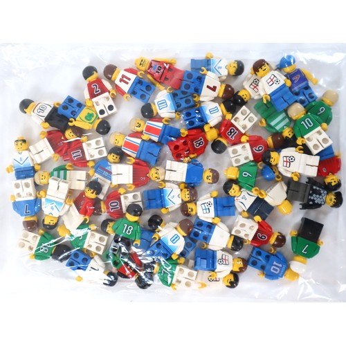 71 - LEGO Minifigures - bundle of various Football Minifigures