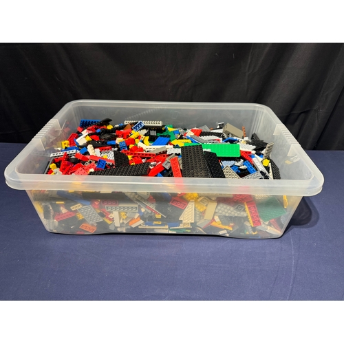 100 - LEGO - Bulk Box of Loose Pieces - 7.5kg